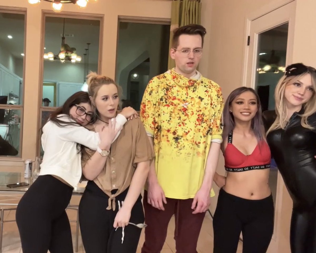 TheWildLatina🍒 (TTV) tweet media