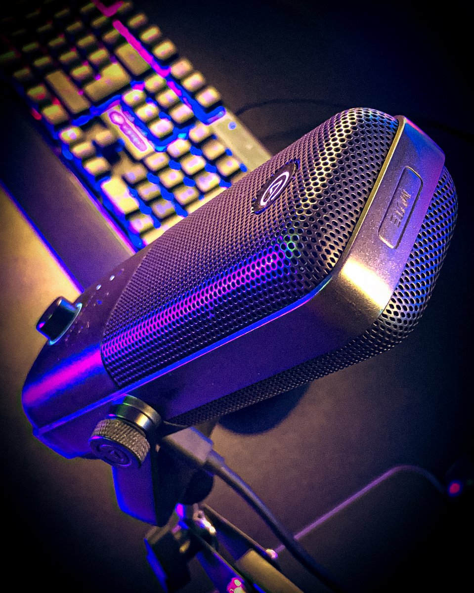 xtart_oficial's tweet photo. Eu to xônado na @elgatoPT 😍🥰❤️
#elgato #wavelink #wave3 #xtart https://t.co/RR0aWPQuhf
