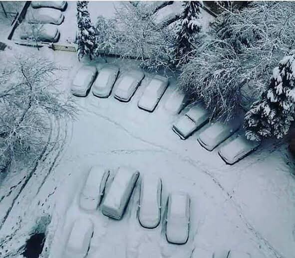 Kar Altında Nasıl ki Tüm Arabaların Markaları Önemsiz Oluyor, İnsanin da Kefene Büründüğü Vakit Dünya Makamlarının Bir Önemi Olmayacak.. #Kar #Araba #Marka   #insan #kefen #Dünya #Makam