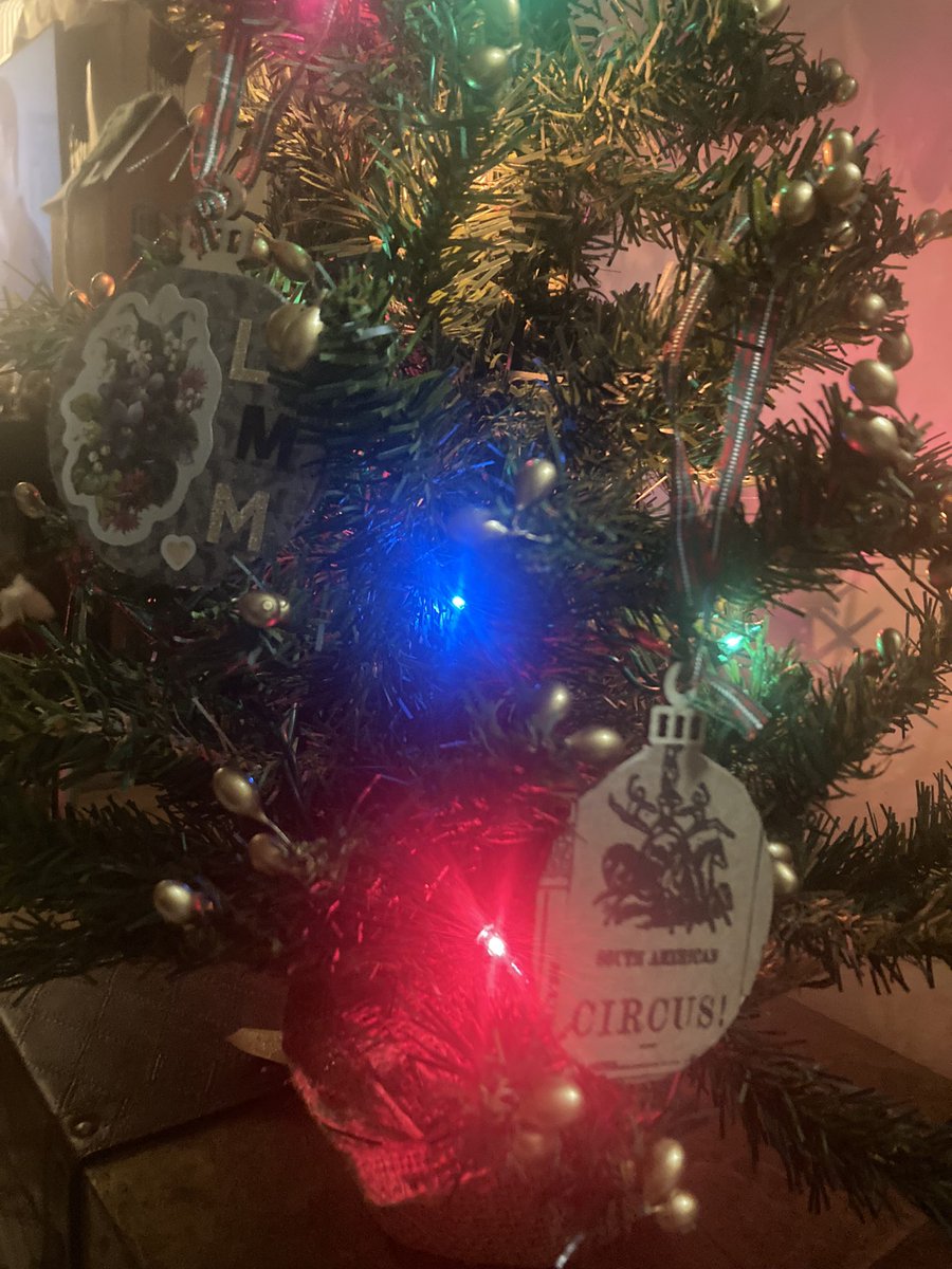seraphymnn's tweet photo. got drunk with my best pals and decorated ornaments ♥️ https://t.co/vpoK37sfxQ