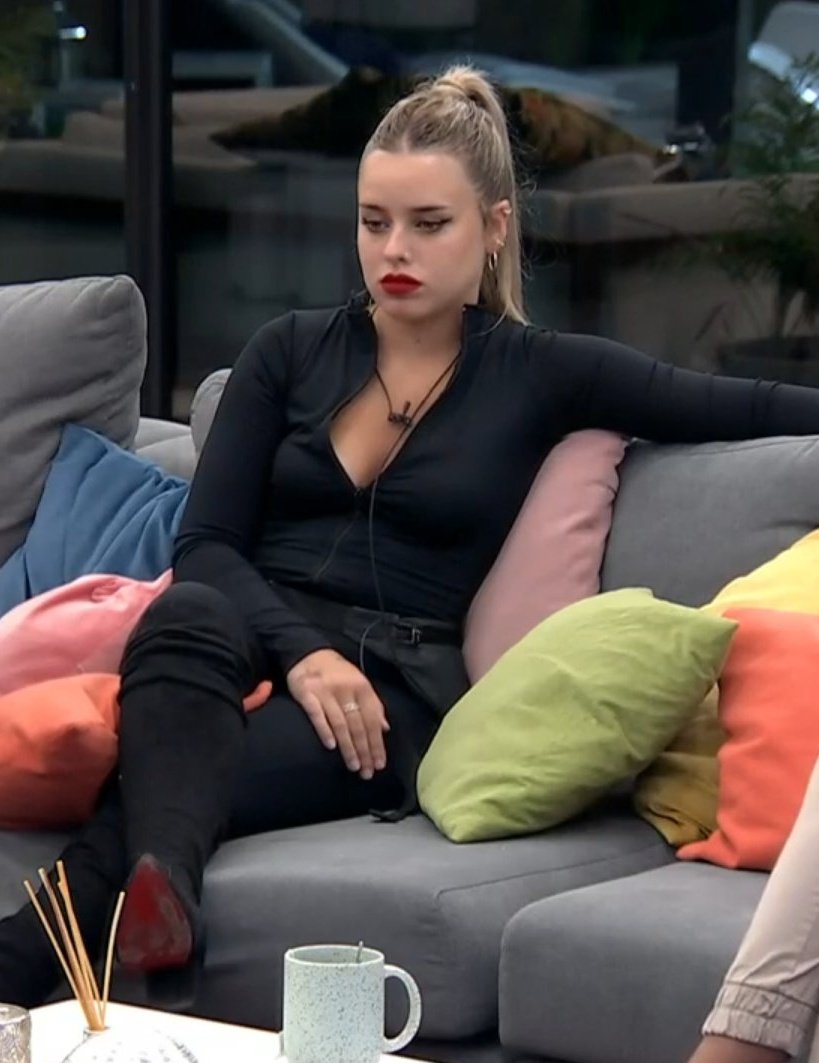 coticontext's tweet image. el look que pegó Coty en la gala de nominacion. TODA #gh2022 #gh22 #granhermano