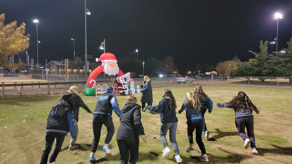 CHSLadySpartans's tweet photo. Toys for Tots was such an amazing event and a great night!! Grateful we had a chance to help in any way. 
We even got pictures with Santa! https://t.co/4RQnNMxokq