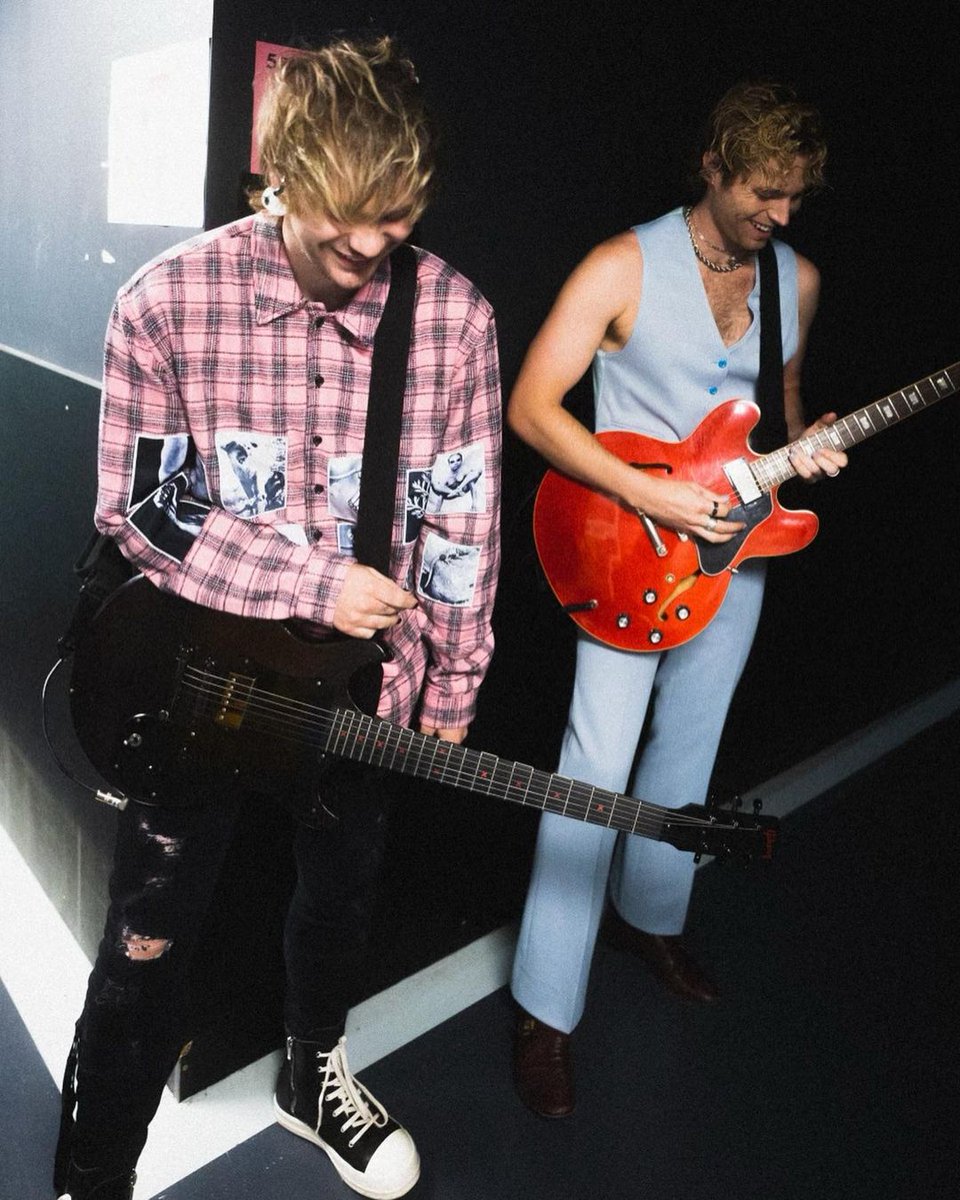 SPACEZMUKE's tweet photo. "i'm happy 🥺🥰" https://t.co/wwLfbyiNFb