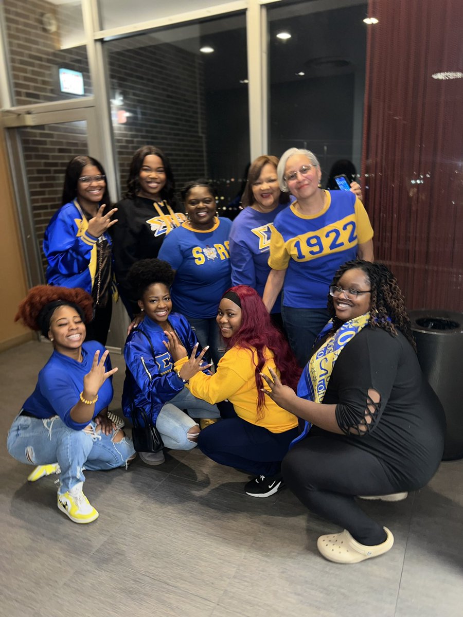 Sigma_GammaRho's tweet photo. Not only is it the last day of RHOvember, but it’s also PRETTY POODLE WEDNESDAY🐩!
Take a look at our “GlamoRHOus” Gamma Rho Sorors throughout our Founders’ month💙💛!
#PrettyPoodleWednesday #GlamorousGammaRho #SGRHO #SigmaGammaRho #RHOvember #ISU26 #ISU25 #ISU24 #ISU23 https://t.co/AZeHpqGWi4