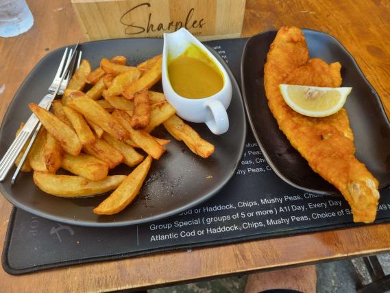 BuzzinPattaya's tweet photo. If you fancy fish &amp; chips there is no other place to go.

#pattayabars #pattayagirls #pattayacity #pattaya #fishandchips #food #sharples https://t.co/aHC3JHqWcN
