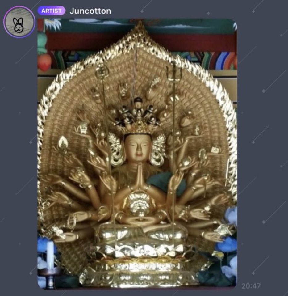 ตำนานอยากจับมือแฟนคลับให้ได้ทุกคน แต่มีแค่ 2 มือ เลยส่งมีมพระหลายมือมาแทน คิมจุนคอตตอนวง EXO คนเดียวกับที่ไปวัดวันคริสมาสเพราะกลัวพระพุทธเจ้าเหงา 5555555555555555555555555555555555555