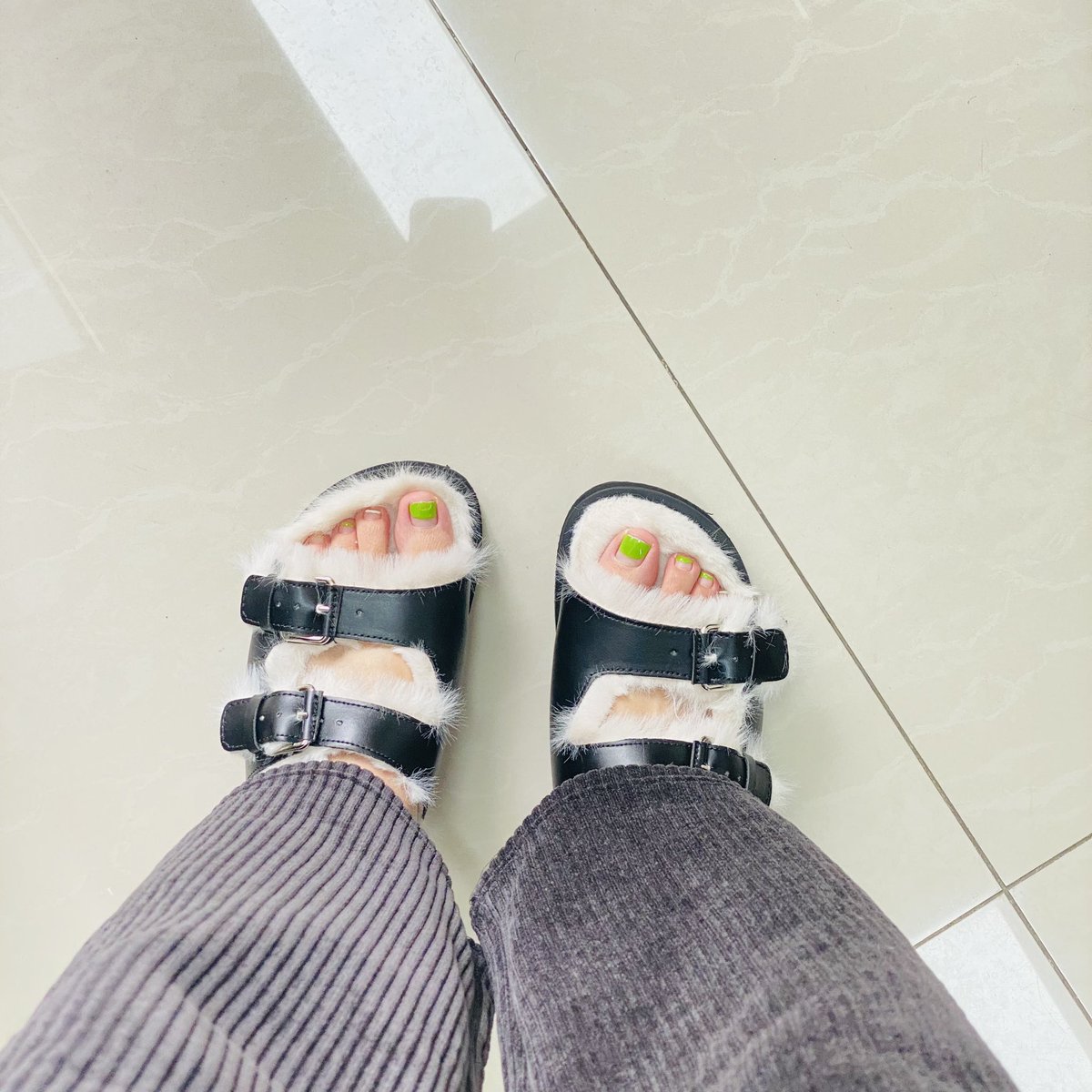 Yizhimiss's tweet photo. 这个天气，还好吧。想穿又想出掉。纠结怪！ https://t.co/KuV0vZucH8