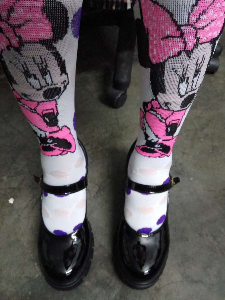 katycolegialatv's tweet image. buenas buenas solo pasaba a presumir mis nuevos zapatos 🥰 gracias por su atención pueden seguir con sus cosas  😉