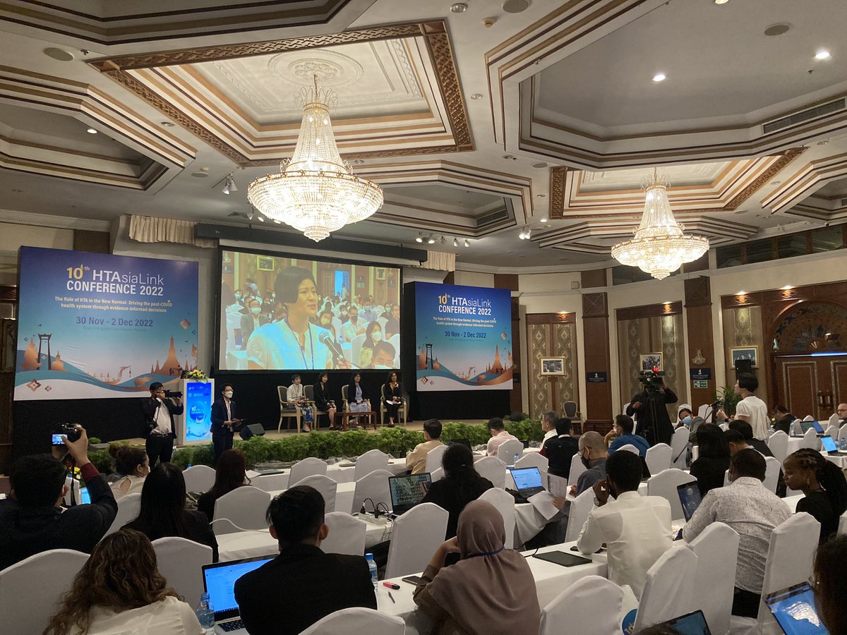 SarayuthKhuntha's tweet photo. #HTAsiaLink2022 Plenary 2: in the surge of real-world evidence, do we need more quantity or quality? RCT vs RWE, is there a room for integration? #HTAsiaLink #HTA https://t.co/KRsFGtvXSt