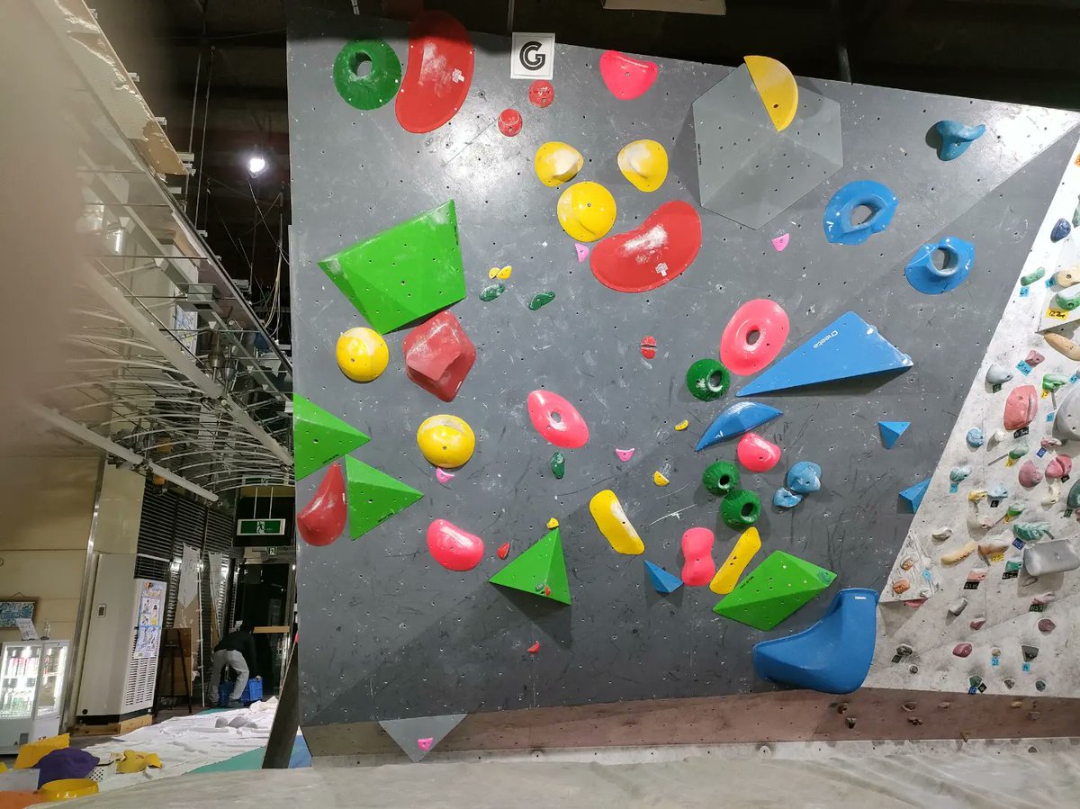 FreeclimberH's tweet photo. 11/9、栃木県那須塩原市にある【Bouldering Gym Zone】にてセット。
ヒラリーと5級から2Dまでをセット！
課題にもよりますが、小学生から大人まで楽しめる内容になっています！
テクニカルでムーブも多彩。コツを掴めばきっと登れる！
栃木県の県北にあるゾーン。
是非登りに行ってみてください！ https://t.co/LOawJQdIvf