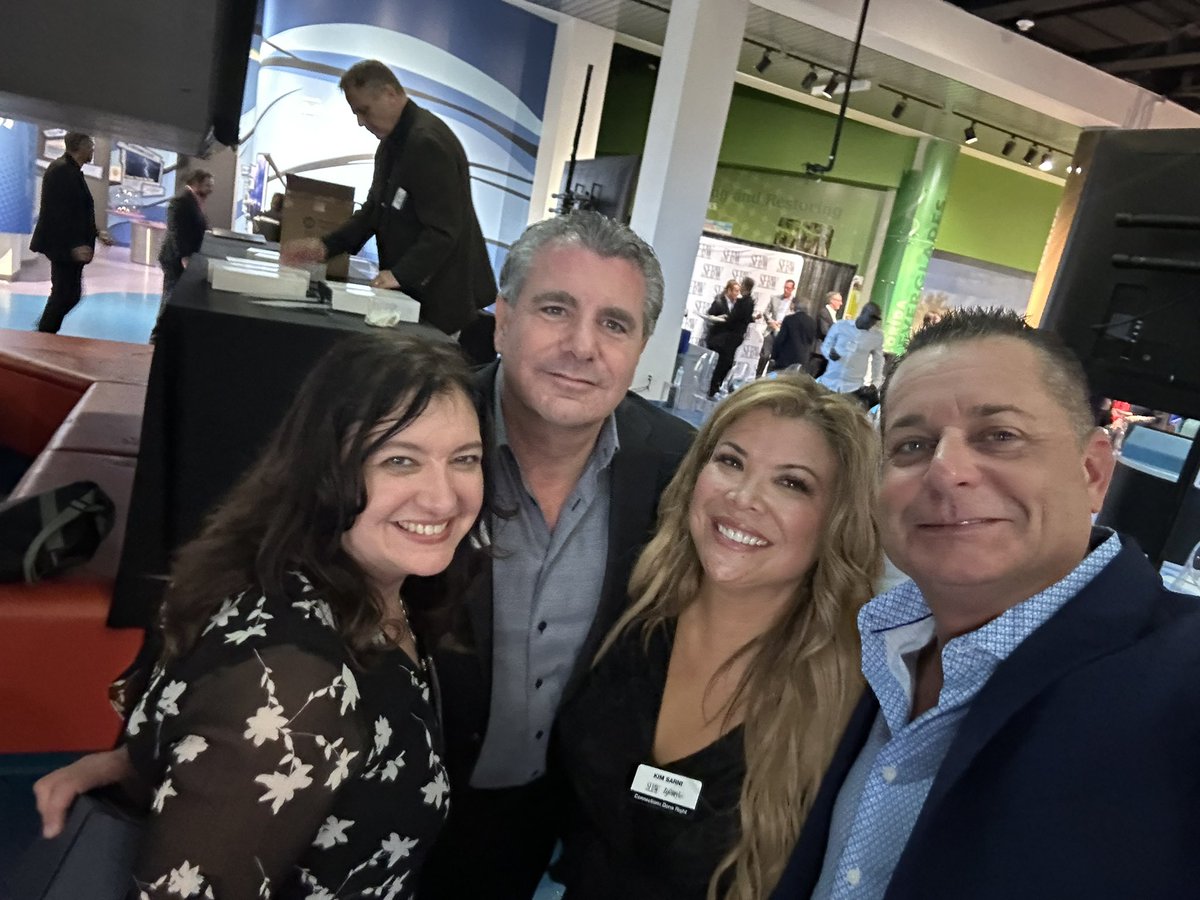 MOBILEMIKE_'s tweet photo. #MobileMike @modsftl #SFBW @sfbwmag @sfbwmedia
#LEGALAWARDS #AnotherIncredibleNight #CongratulationsToAllTheWinners #PromotingTheFuture #GivingBack #CommunityService https://t.co/3rl2oA21AI