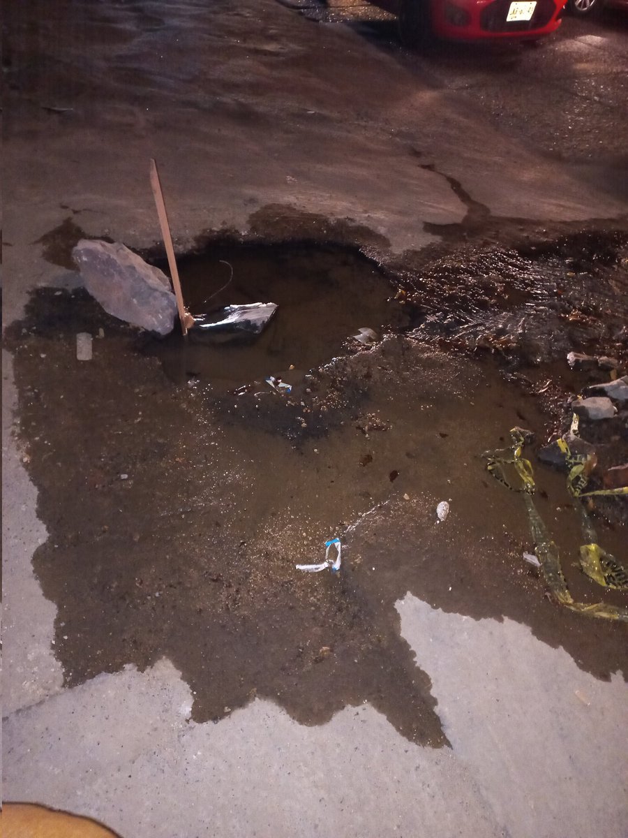 Rodrigo36457293's tweet photo. @siapagdl @Trafico_ZMG Sigue la fuga de agua en Av Vallarta y Av las Palmas en Ciudad Granja,  Zapopan. Ya lleva semana y media https://t.co/a725TIodqK