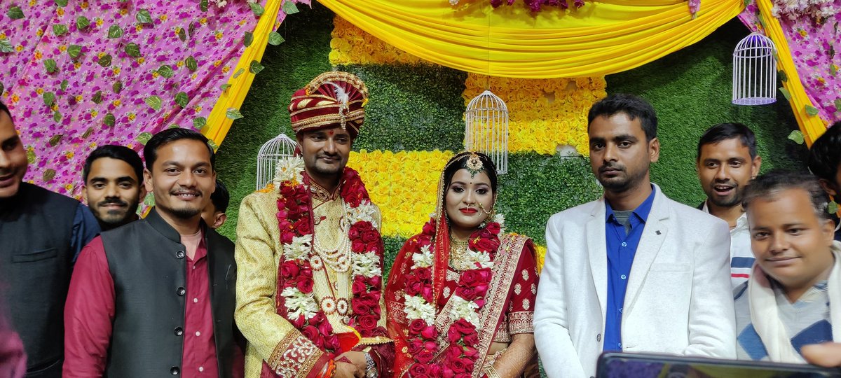 PINTUYADAVKING2's tweet photo. बीती रात मधेपुरा में विभिन्न शादी समारोह में शामिल हुए माननीय पूर्व सांसद पप्पू यादव जी के साथ 
बी एन मंडल वि��्वविद्यालय के अभियंता बड़े भाई रितेश प्रकाश जी के शादी में शामिल हुए।
#Pappuyadav https://t.co/hk6xmUcXvf