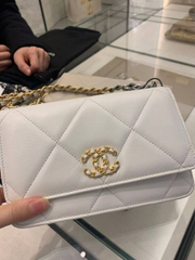 joey__joey86's tweet image. Have a happy day, go shopping with besties, enjoy food, enjoy the music and the beautiful scenery, what a relaxing, lively, elegant and refined life!🥰The happiest thing is to go shopping with bestie!😁
#Chanel👜
#Throw back yesterday😏