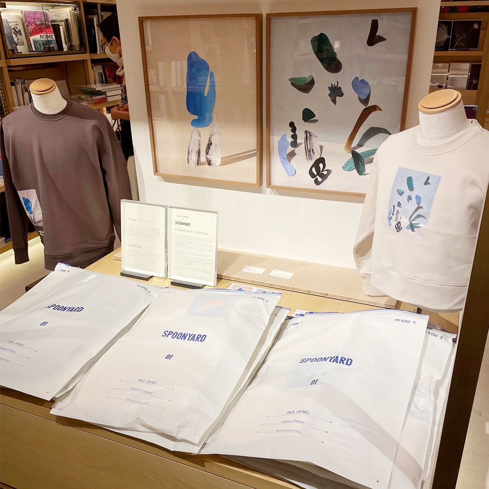 GINZA_TSUTAYA's tweet photo. 12/25までアパレルブランド #SPOONYARD とアーティスト #イナ・ジャン のコラボレーションコレクションの発売記念フェアを開催中。イナ・ジャンの代表作『RADIATOR THEATRE』シリーズから作品も���内にて展示販売します❣️
https://t.co/tpwJc6nbnj
🎄https://t.co/qfVKkedqdT https://t.co/UqJoeAt5px