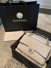 joey__joey86's tweet image. Have a happy day, go shopping with besties, enjoy food, enjoy the music and the beautiful scenery, what a relaxing, lively, elegant and refined life!🥰The happiest thing is to go shopping with bestie!😁
#Chanel👜
#Throw back yesterday😏