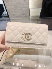 joey__joey86's tweet image. Have a happy day, go shopping with besties, enjoy food, enjoy the music and the beautiful scenery, what a relaxing, lively, elegant and refined life!🥰The happiest thing is to go shopping with bestie!😁
#Chanel👜
#Throw back yesterday😏