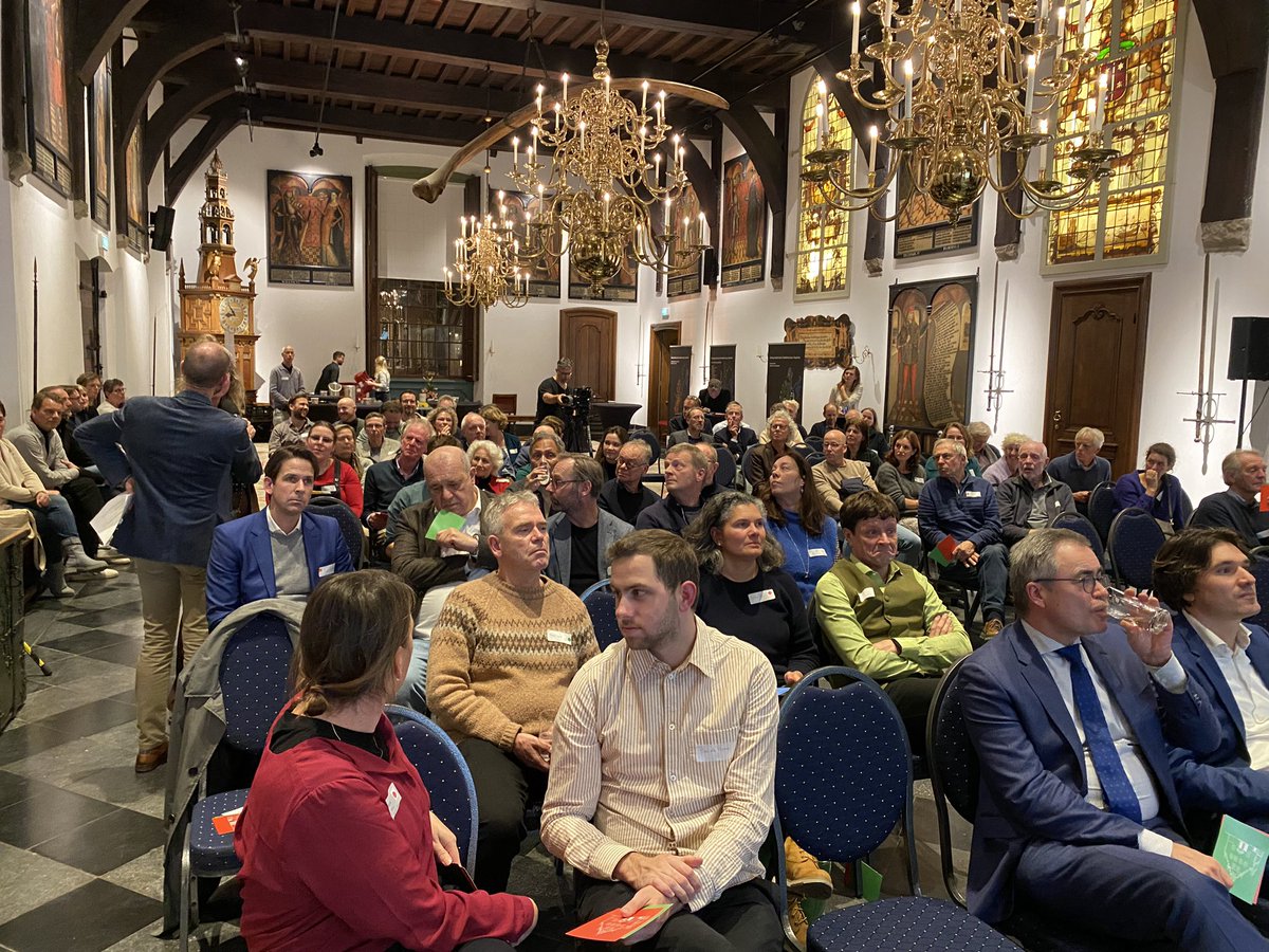 Gravenzaal als prachtige locatie voor dé afsluiter van de erfgoedmaand in Haarlem, een debatavond over nieuw erfgoedbeleid. Inspirerend, informatief en relativerend. Past forward!
<a href="/Marjorieverhoek/">Marjorie Verhoek</a> <a href="/ArmandSchreurs2/">ArmandSchreurs1</a> <a href="/ErfgoedHaarlem/">ErfgoedHaarlem</a> @VeelHooi
