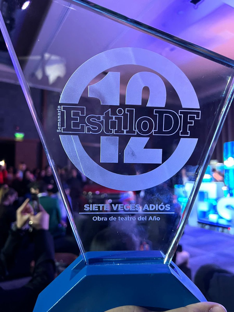 Felicidades <a href="/sietevecesadios/">sietevecesadios</a> por el reconocimiento de <a href="/EstiloDF/">EstiloDF</a> como la obra de teatro del año. ¡Merecido! 🎭✨