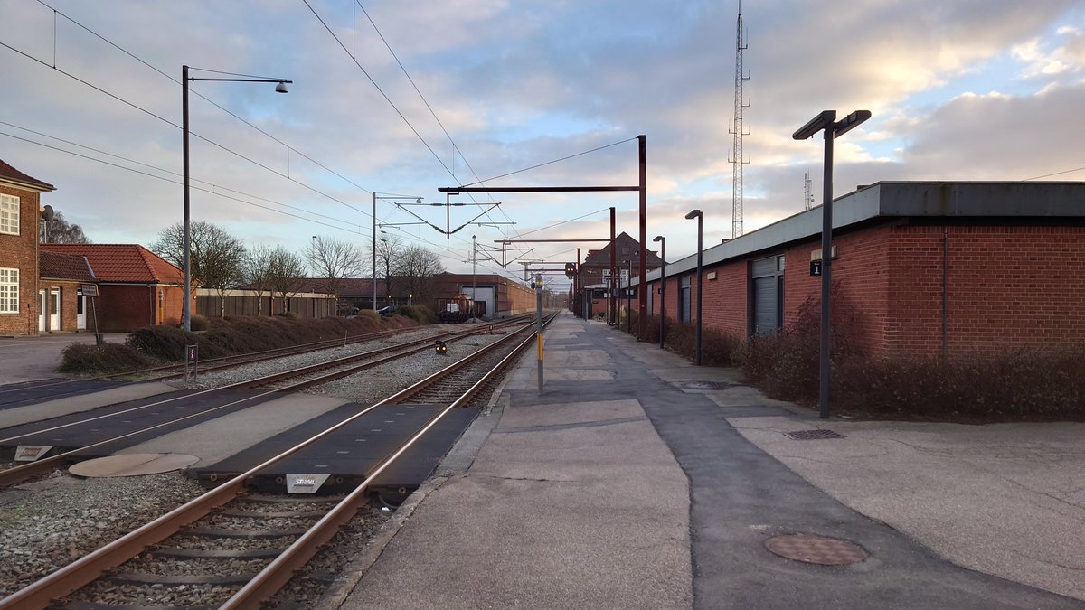 ItalyWith's tweet photo. Padborg, Denmark 🇩🇰
#tft #goodmorning #denmark #travelblogger #thephotohour #railroads #travel #visitdenmark #allthelineseurope #traveler #travelbytrain #padborg #traintwitter #railfans https://t.co/LwbN5VNUp3