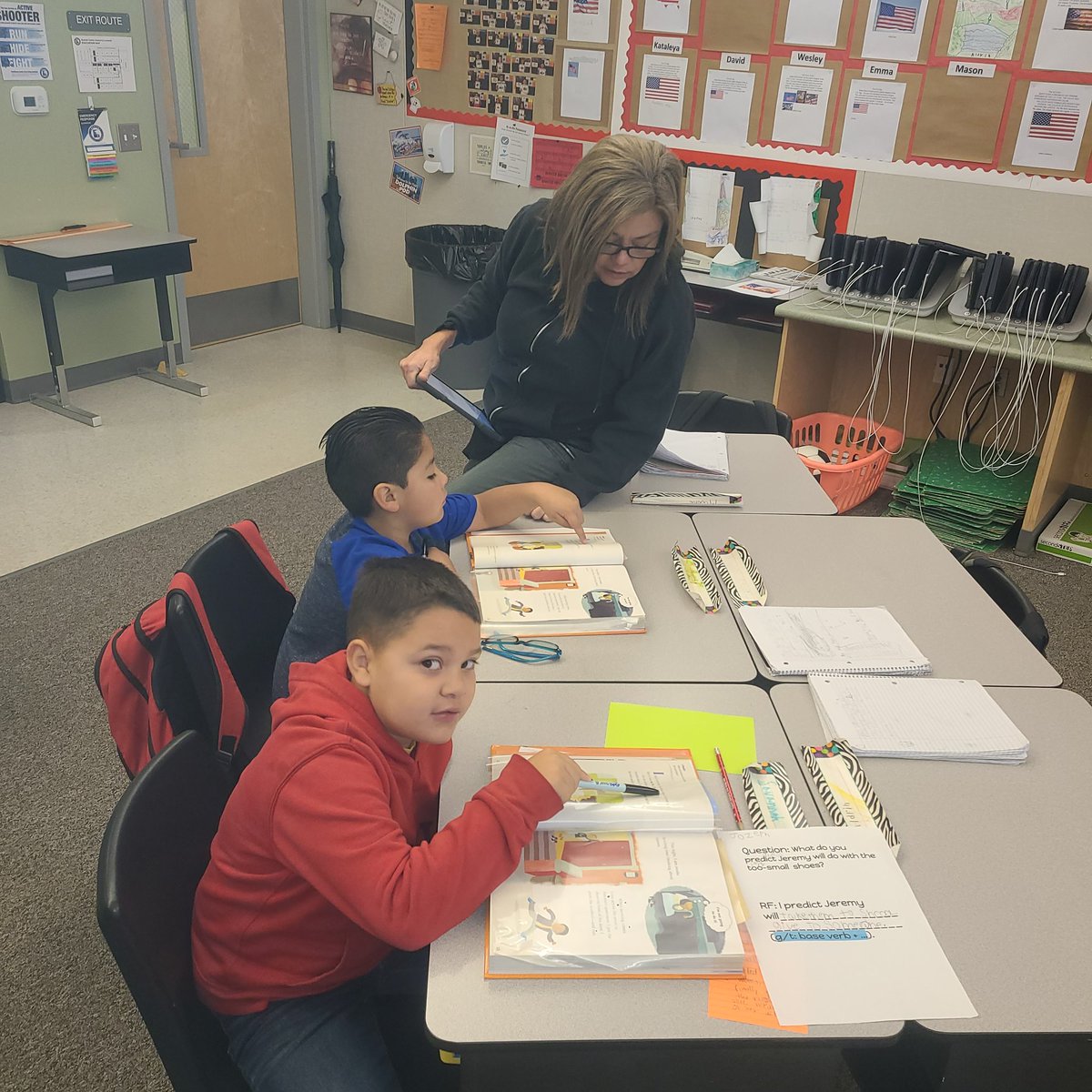 CassieNunes's tweet photo. Second and third graders working hard to become fluent readers. #eld #omitandinsert #fluencyroutine @ChastityLollis @watson_BSD @MsKSidhu @terrytaylor1972 https://t.co/PjzoXg3Ilm