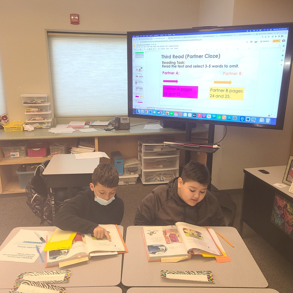 CassieNunes's tweet photo. Second and third graders working hard to become fluent readers. #eld #omitandinsert #fluencyroutine @ChastityLollis @watson_BSD @MsKSidhu @terrytaylor1972 https://t.co/PjzoXg3Ilm