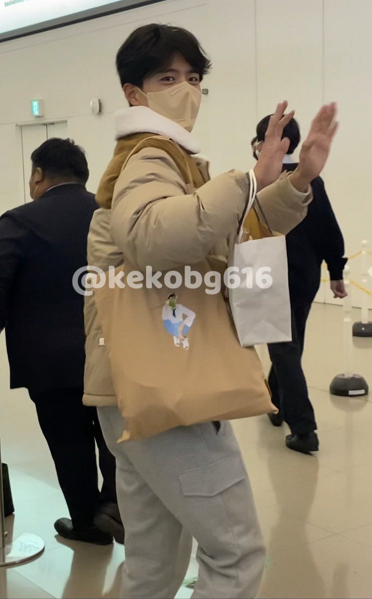 이 가방으로 말할 것 같으면…
제작 업체에서 컬러 서비스로 주신곤데…. 그래서 하나뿐인건데…..
빠르게 재진행 준비합니다….