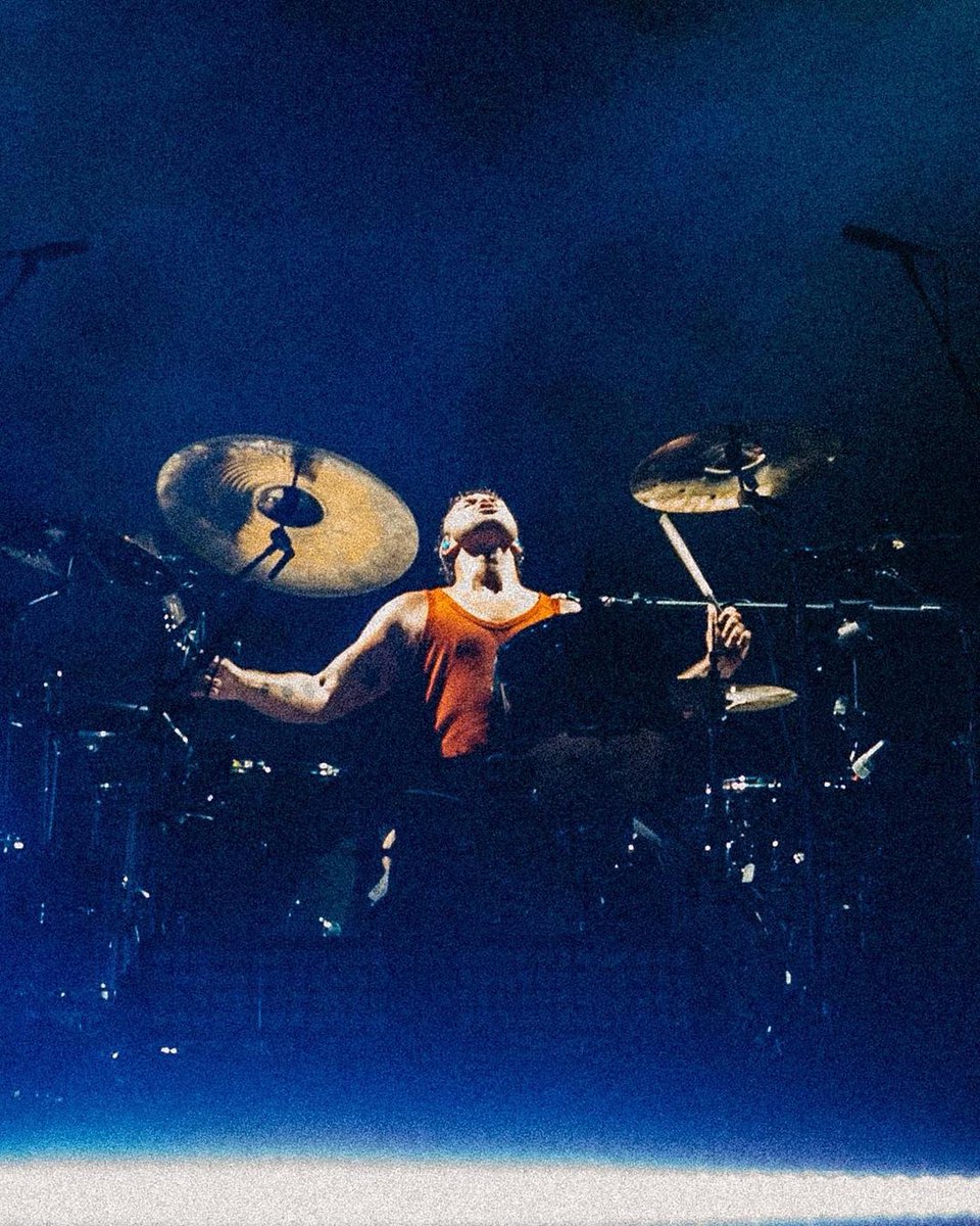 5SOSUpdES's tweet photo. ◜📸◞ #INSTAGRAM — #AshtonIrwin en un nuevo post. 💚
Sacudí mi esqueleto y las baquetas en Perth con los chicos anoche. Realmente increíble ver a algunxs fans de nuevo. Gracias por venir Perth, volveremos!
🔗: ( https://t.co/PSnygHP9Sk )
#TakeMyHandWorldTour
#TakeMyHandPerth https://t.co/68SsBmcl60