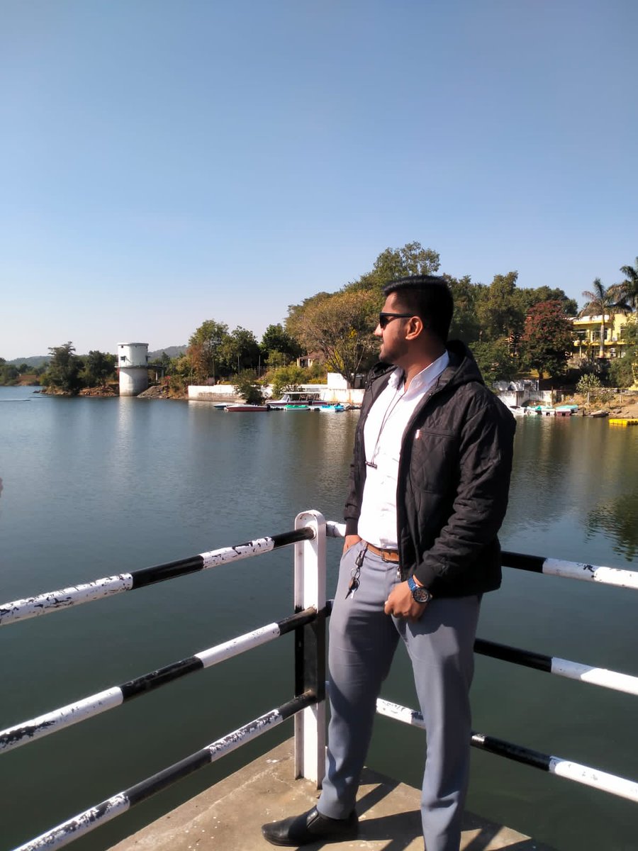 RIJOREJ1234's tweet photo. हर वक़्त हर जगह हैं चर्चे मेरे नाम के,
उससे क्या कहूं जो नही समझते किसी काम के।#rijoreji #indore #SpotifyWrapped #MAMA2022 #TrendingNow @RIJOREJ1234 @RIJORej686 #Indian #TwitterTakeover https://t.co/fNdhQuBZeG