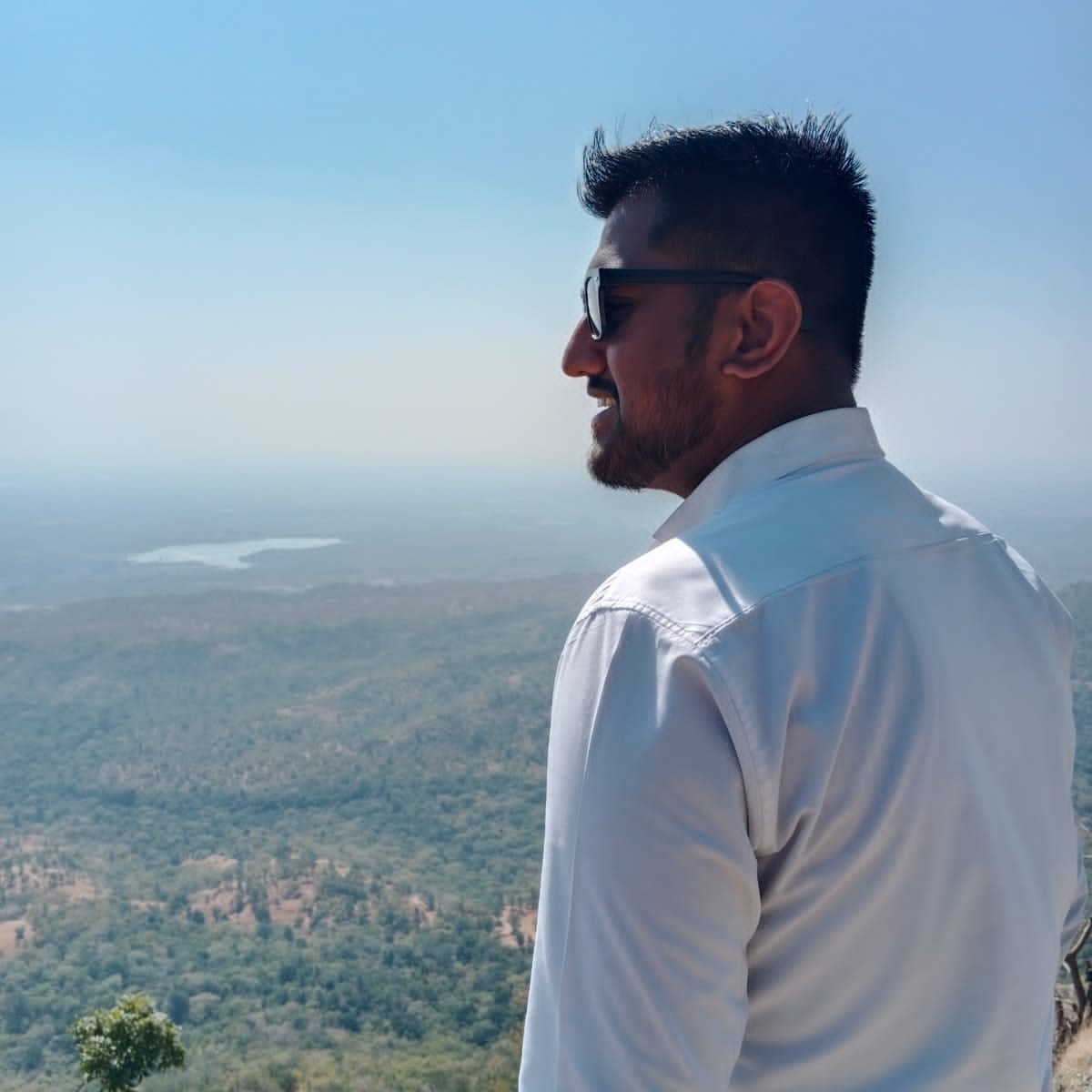 RIJOREJ1234's tweet photo. #NewProfilePic #Rijo #Rijoreji https://t.co/KGkO6tJL93
