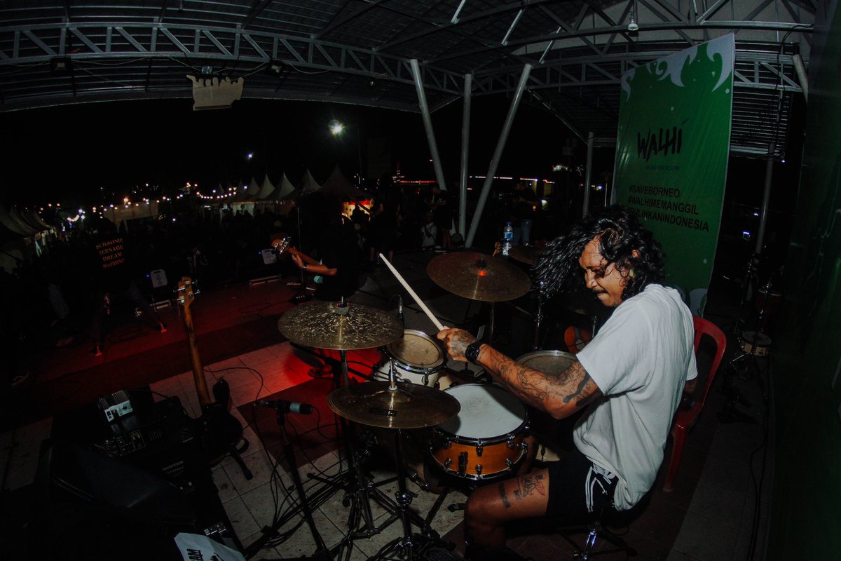 muramrock's tweet photo. Bermain di acara WALHI “Banua Green Festival”
#savemeratus
📸: @Adyrifa https://t.co/JTLMthNyos