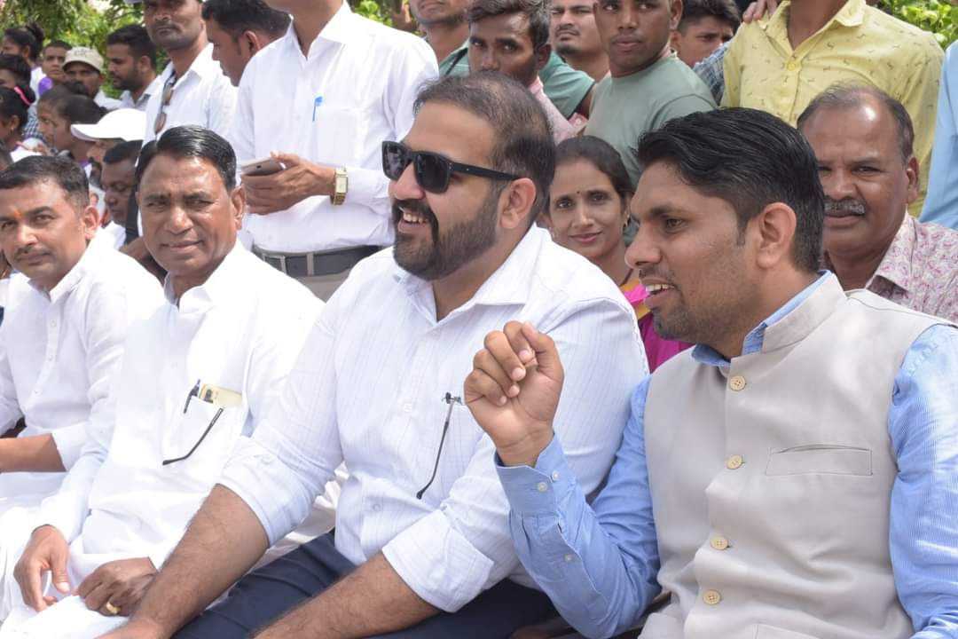 BajrangswamiRas's tweet photo. @Sos_Sourabh आदरणीय सर को जन्मदिन की बहुत-बहुत शुभकामनाएं।ईश्वर आपको स्वस्थ,सुखी और दीर्घायु रखे। आप के निर्देशन में बहुत कम समय काम करने का मौका मिला लेकिन यह समय हमारे लिए अद्वितीय और अविस्मरणीय है। https://t.co/ObLbWYuEw7