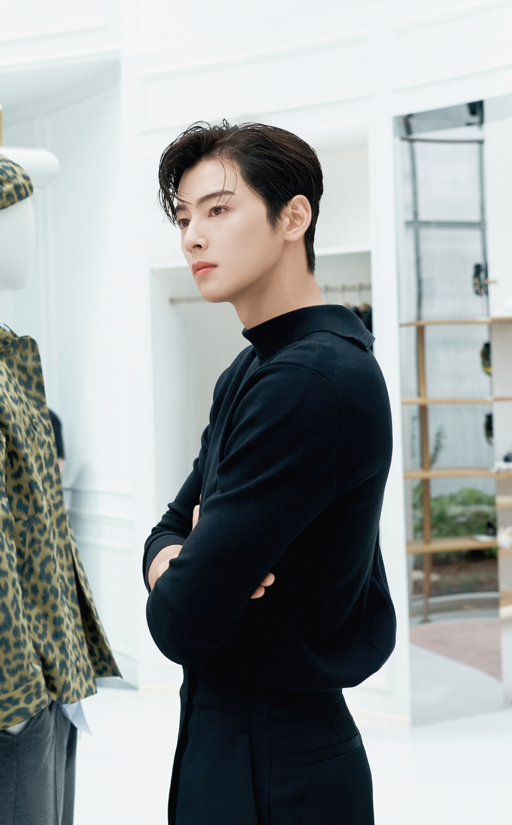 Cha Eun-Woo meets top stars in Egypt at Dior fashion show