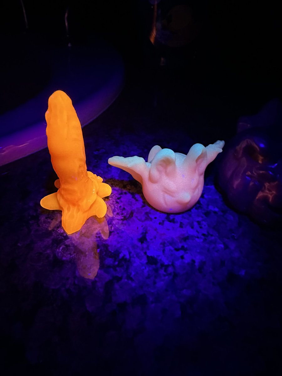 trying again! HPE kits and teenies up for trade!
two colour shift zombikits, a red and pink pumpkit, and uv/gitd batkit!
interested in all kits (not just halloween) or other non-hpe squish and teenies!
<a href="/baddragonresell/">🔞 Secondhand Silicone 🔞</a> #dongsales