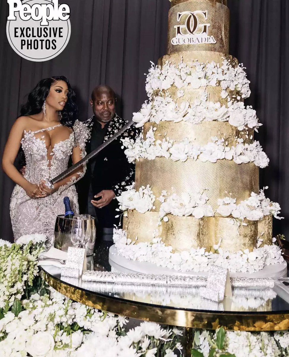 Wow who paid for this wedding. 🤑💰💰💰💰💰💰💰💰💰💰 #RHOA, image size:974x1200