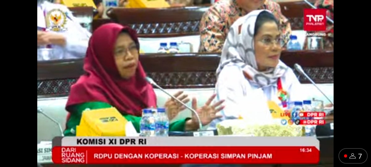 Gati_solo's tweet photo. Beri vitamin utk orang tua kami @KemenkopUKM 
Agar lebih berdaya menjaga kami. 

#TolakOJKdiKoperasi https://t.co/bZ4uaPbCzu