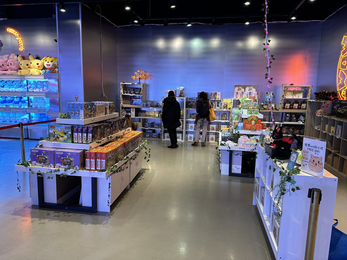 ArisaChibara's tweet photo. Our physical store aesthetics so far, a work in progress #fallcore
Itβs such a dream come true, when youβre actually surrounded by talented people with vision you reach so much higher, throw away the dead weight and watch yourself thrive https://t.co/E7iG4cRmAw