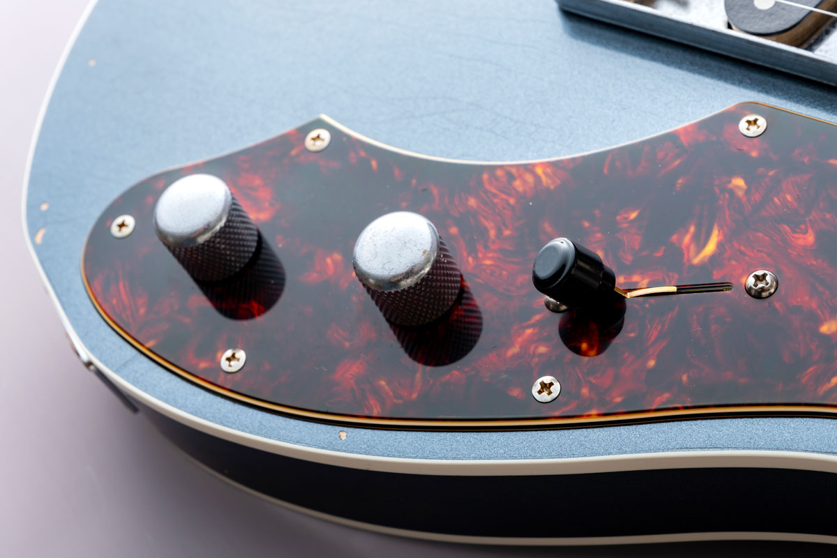 Blacksmoker_gtr's tweet photo. 【製品紹介】
TRAD MASTER SERIES
DELTA-C/BB Charcaol Frost Metallic Light Aged
ボディバインディング仕様×チャコールフロストメタリックのDELTA-C。
Price¥407,000
スペック等詳細はこちら↓↓のページでご確認頂けます。
https://t.co/9AgYJ2PxHo
#Blacksmokerguitar
#TRADMASTER
#DELTA https://t.co/wSfsyv3yX3
