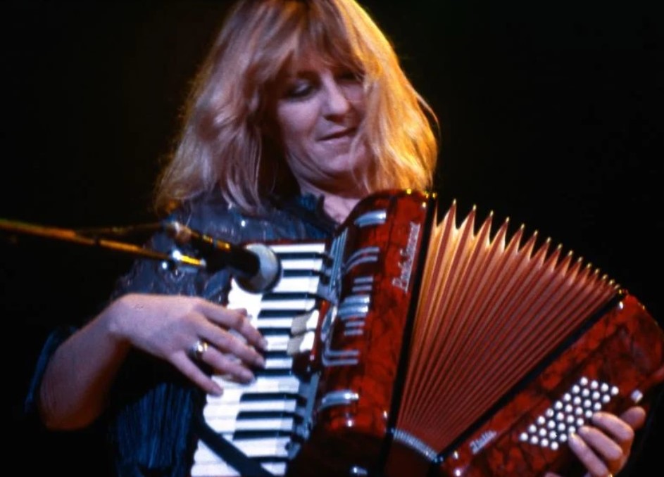 We remember singer, pianist and songwriter Christine McVie (1943 – 2022) "And the songbirds keep singing, like they know the score. And I love you, I love you, I love you, like never before."😢