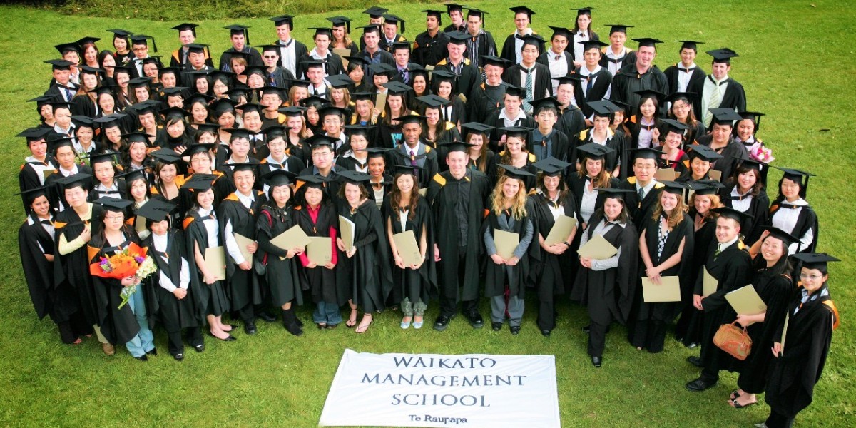 waikato's tweet photo. It's graduation month so here's a graduation #throwback! π Are there any Waikato Management School graduates you recognise here? π§
#KoTeTangata #ForThePeople
#WUGraduation #Graduation #ThrowbackWaikatoThursday #WUThrowback #WaikatoManagementSchool #WMS #WaikatoUniversity https://t.co/q0mtFPtfSz