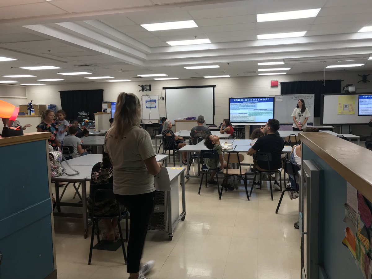 KapoleiHigh's tweet photo. Tonight we welcomed the Class of 2027 to Kapolei High School for their Registration Information Night. #futurehurricanes https://t.co/v3CK7xwj9b