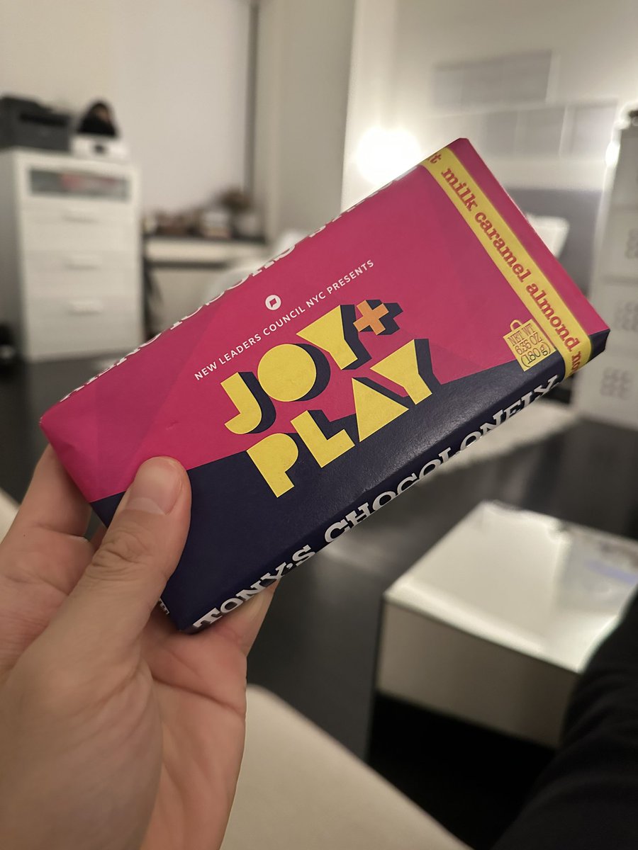 wakuu's tweet photo. Also, aren’t these chocolate bars designed by @metricdisco amazing?? https://t.co/WhYFyGXUKE