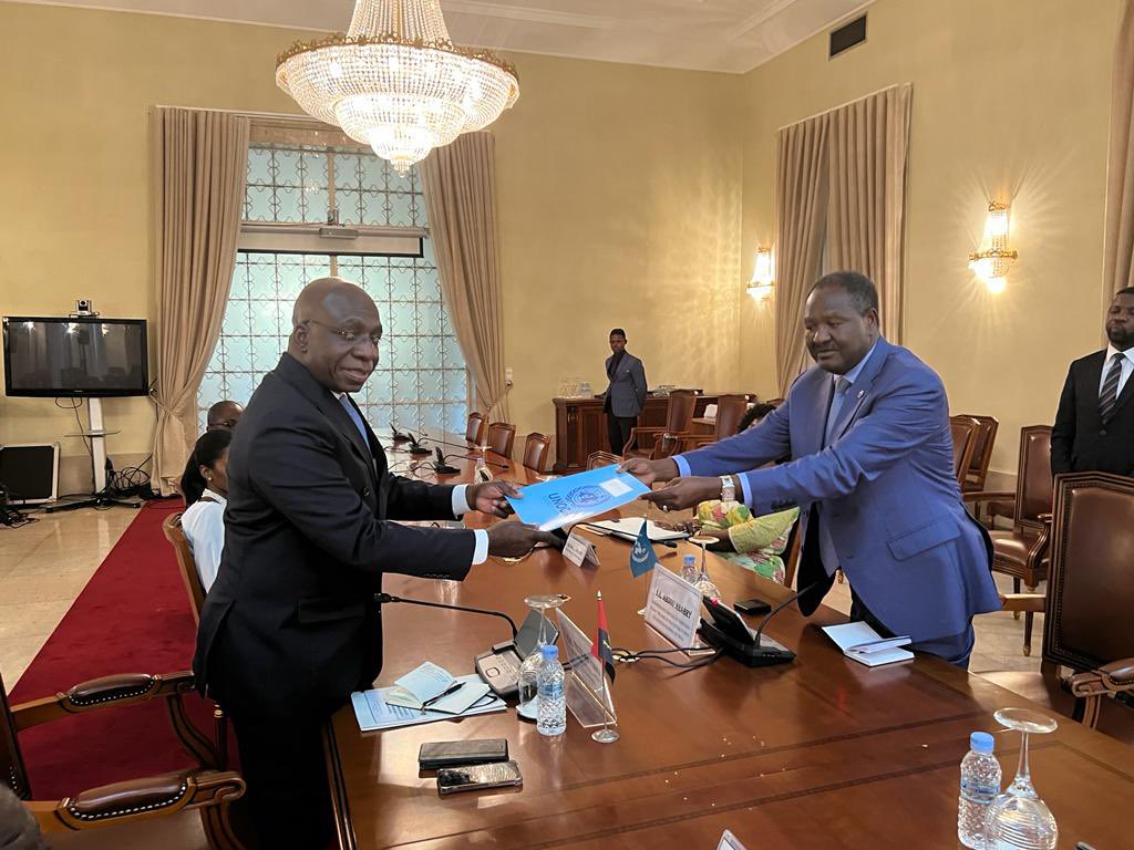angola_Mirex's tweet photo. Le Chef de la diplomatie angolaise, l'Ambassadeur Téte António, a tenu, ce mercredi 30/11, à Luanda, des entretiens séparés avec les quatre (4) plus hauts Représentants des Nations Unies en Afrique, à savoir, Abdou Abarry, Valentine Rugwabiza, Bintu Keita et Huang Xia. https://t.co/9LAf7GhHgu