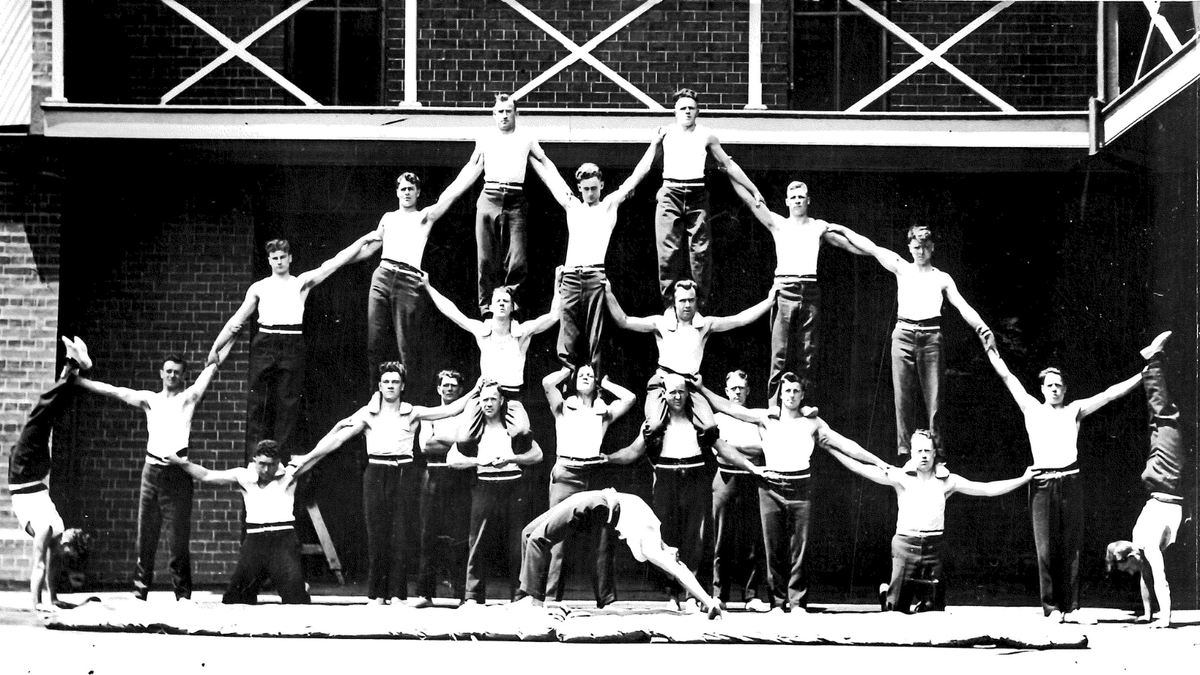 SA_MFS's tweet photo. We'll bend over backwards to keep you safe...
... but please make sure you have working smoke alarms!π
Check out our Smoke Alarm Quick Guide: https://t.co/67x2nqOWGi
#WaybackWednesday #WBW #SAFireBrigade #smokealarms #workingsmokealarms #onlyworkingsmokealarmssavelives https://t.co/kVnsmIFFbP
