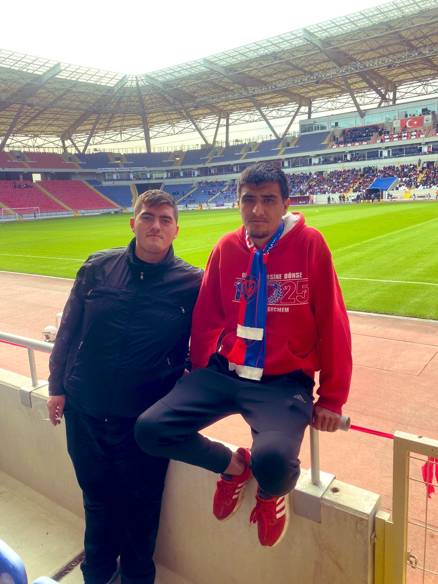 yuruyentekell's tweet photo. Tribün çocukları inanmaz aşka ama armayı çok farklı sevdik.. https://t.co/tJNuPOU2ii