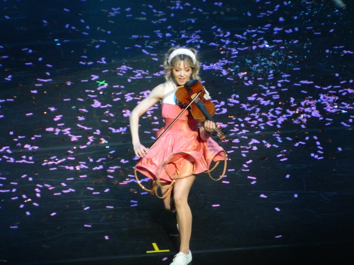 Eisdancer's tweet photo. Fantastic concert tonight by the AMAZING @LindseyStirling ! Her talent blows me away! Enjoyed every minute! https://t.co/WmTROFgl5A
