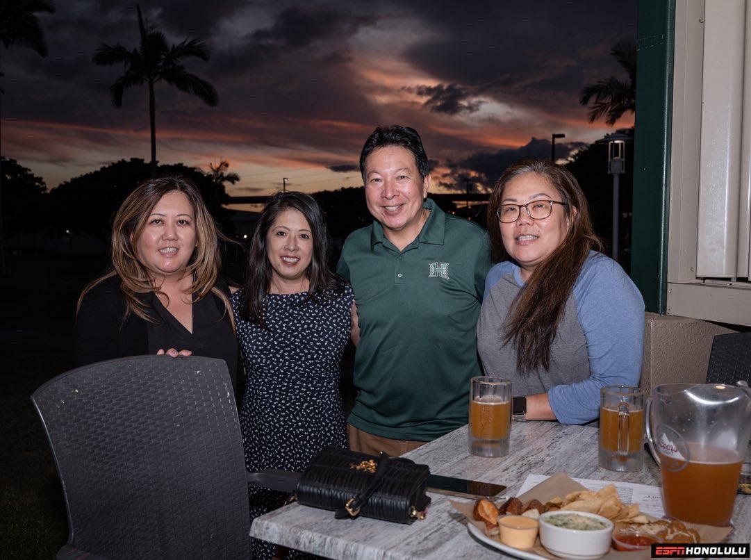 ESPNHonolulu's tweet photo. #InTimmyWeTrust Last Call The Coach with Timmy Chang!!

The replay of tonight’s show is available to watch on our ESPN Honolulu Facebook and YouTube!

Call the Coach is presented by #Pacxa and #RubyTuesdayHawaii

#CallTheCoach #ESPNhonolulu #HawaiiFB #BRADDAHHOOD #GoBows https://t.co/etxa21vWSF