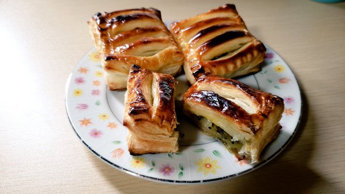 キウイパイ割と良い感じに出来て一人でニヨニヨしとる 