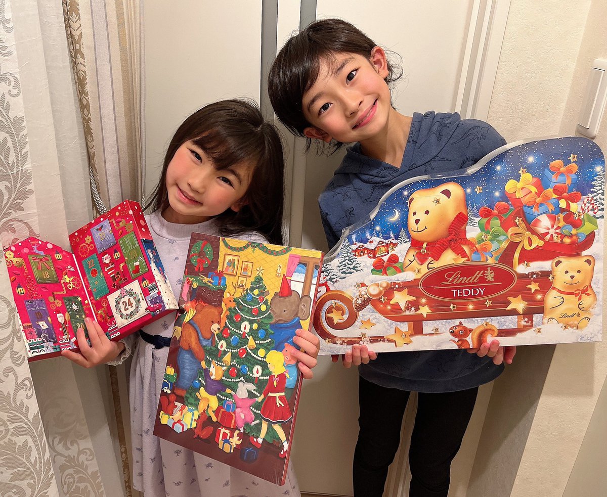 rui_aiba's tweet photo. 今日から12月ですね❗️
楽しみにしていた、アドベントカレンダー🎁
今年はたくさんいただきました✨
今日から、妹と仲良く食べます🎄
明日は渋天街に行ける日❗️
劇場でお待ちしています🐻⚔️🐗
#shiki_jp #バケモノの子 #バケミュ #ミュージカル #子役 #KMS_pro https://t.co/YOVSolWVkI
