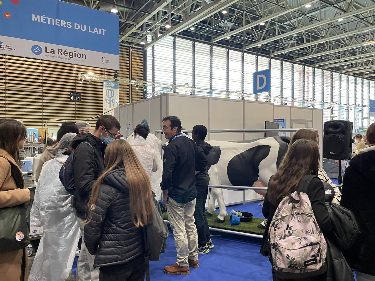CrielAMC's tweet photo. Le stand D12 des #MétiersDuLait vous attend au Mondial des Métiers #MDM2022 à @eurexpo_ Lyon Chassieu du 01 au 04 décembre. Venez rencontrer des jeunes apprentis des #ENILV qui vous présentent des #métiers https://t.co/MqcEJFN2HG